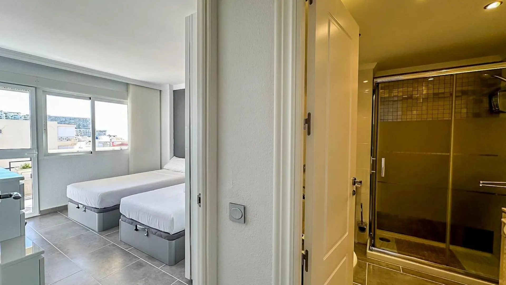 Coastal Family Apartment In La Carihuela Torremolinos