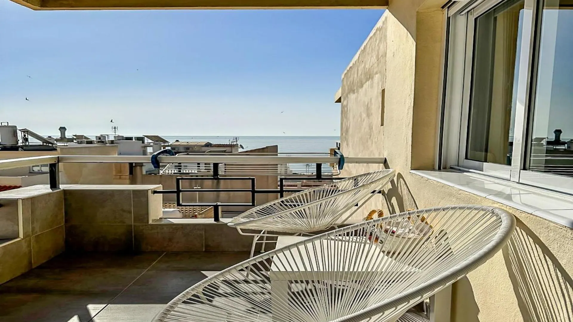 Coastal Family Apartment In La Carihuela Torremolinos